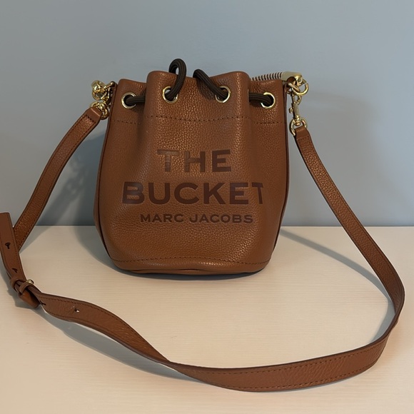 Marc Jacobs Brown Leather Shoulder Bag with Gold Hardware - Picture 9 of 9